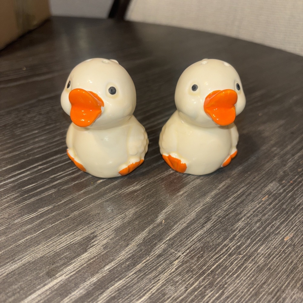 Vintage Yellow Ducks Salt And Pepper Shakers Set Japan